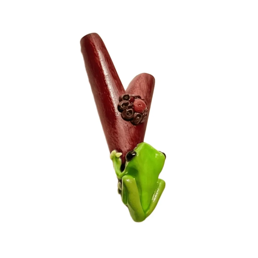 kuripe-artesanal-rana-verde-madera-chonta-palo-sangre-nazareno.webp
