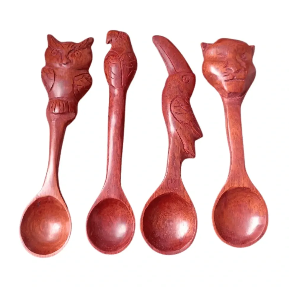 Cuchara Artesanal con Figura Tallada – Palo Sangre.webp