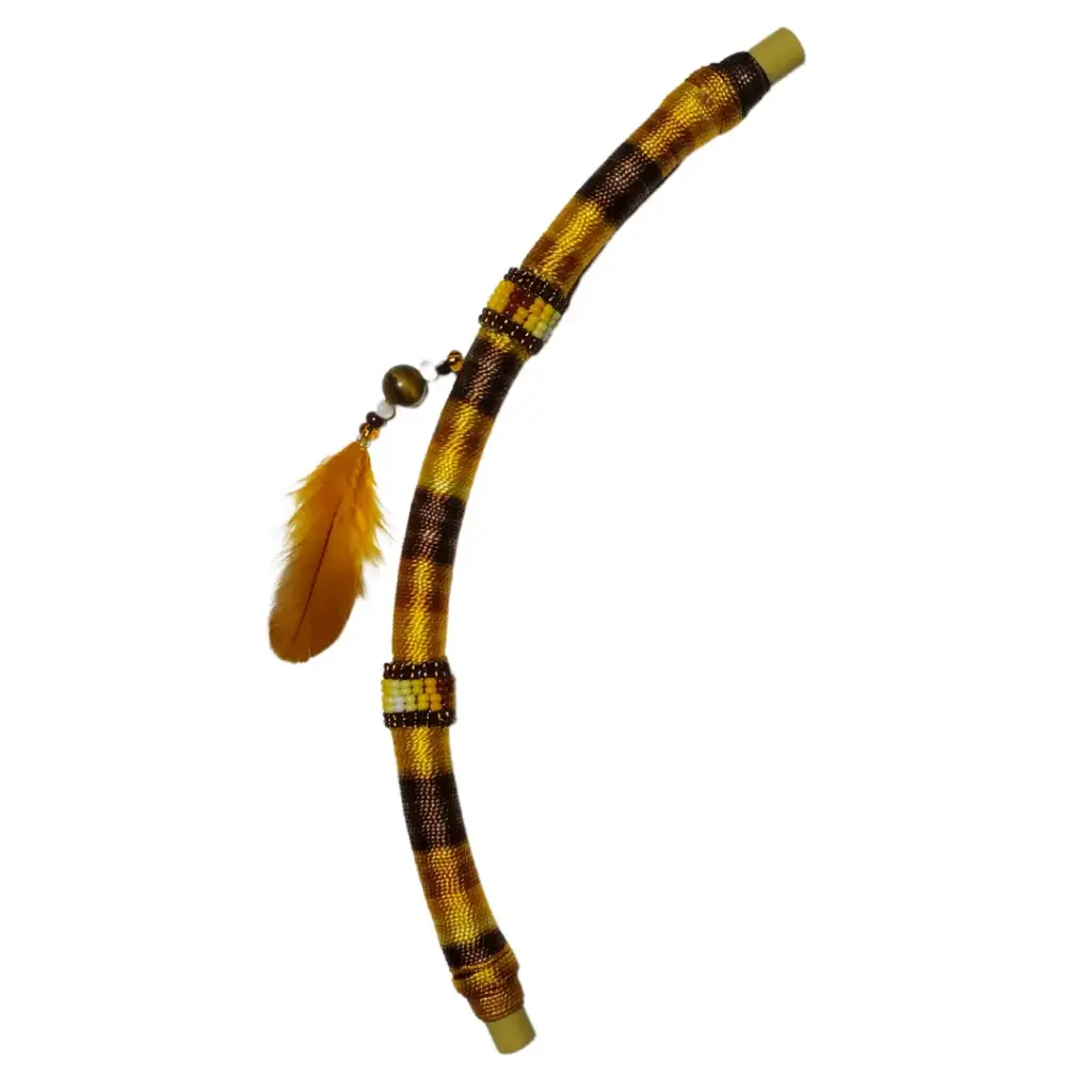 Aplicador de Manguera con Tejido en Cuerda de Colores, Mostacilla y Pluma